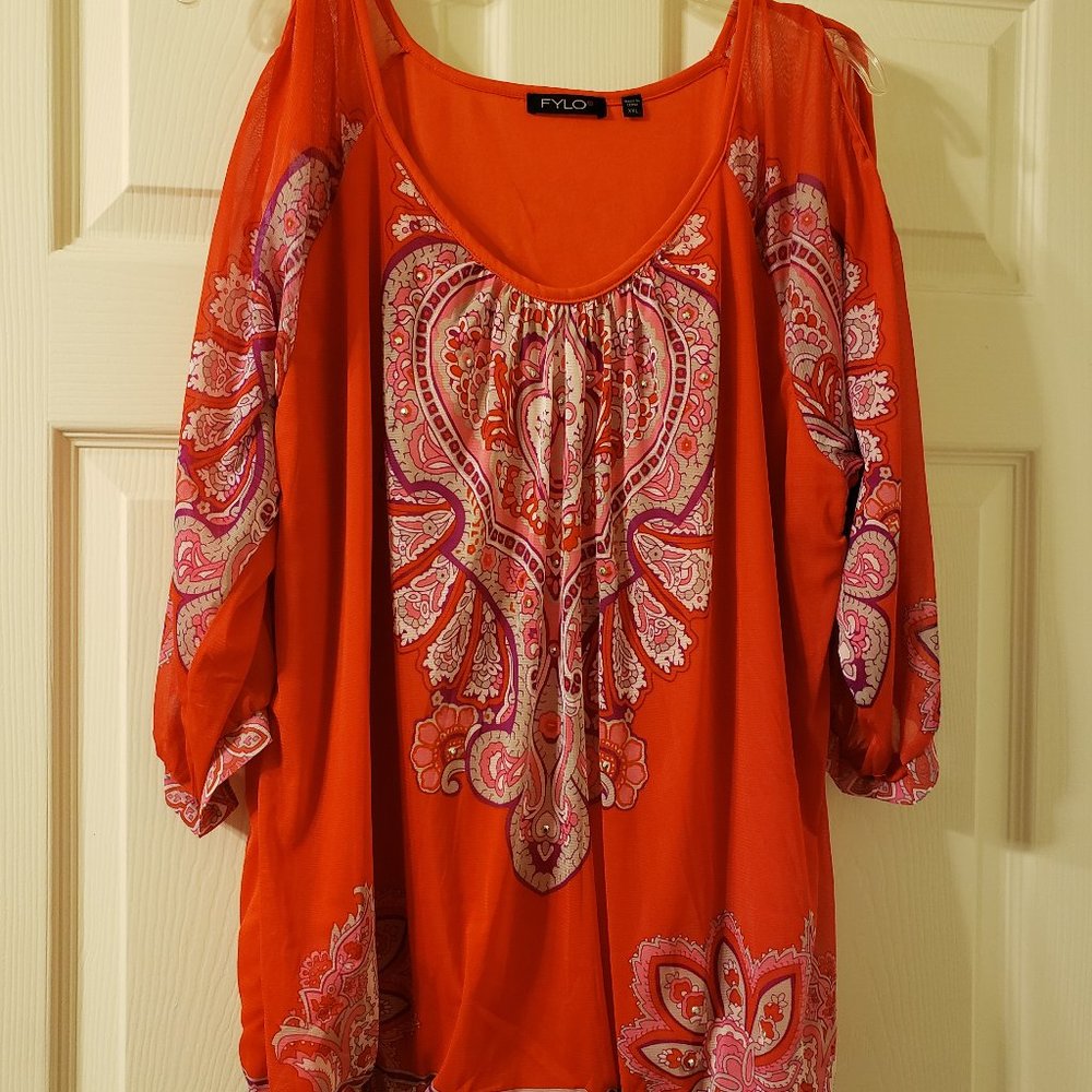 SALE ** NWOT ** RED ELEGANT TOP W/ LOVELY DESIGN